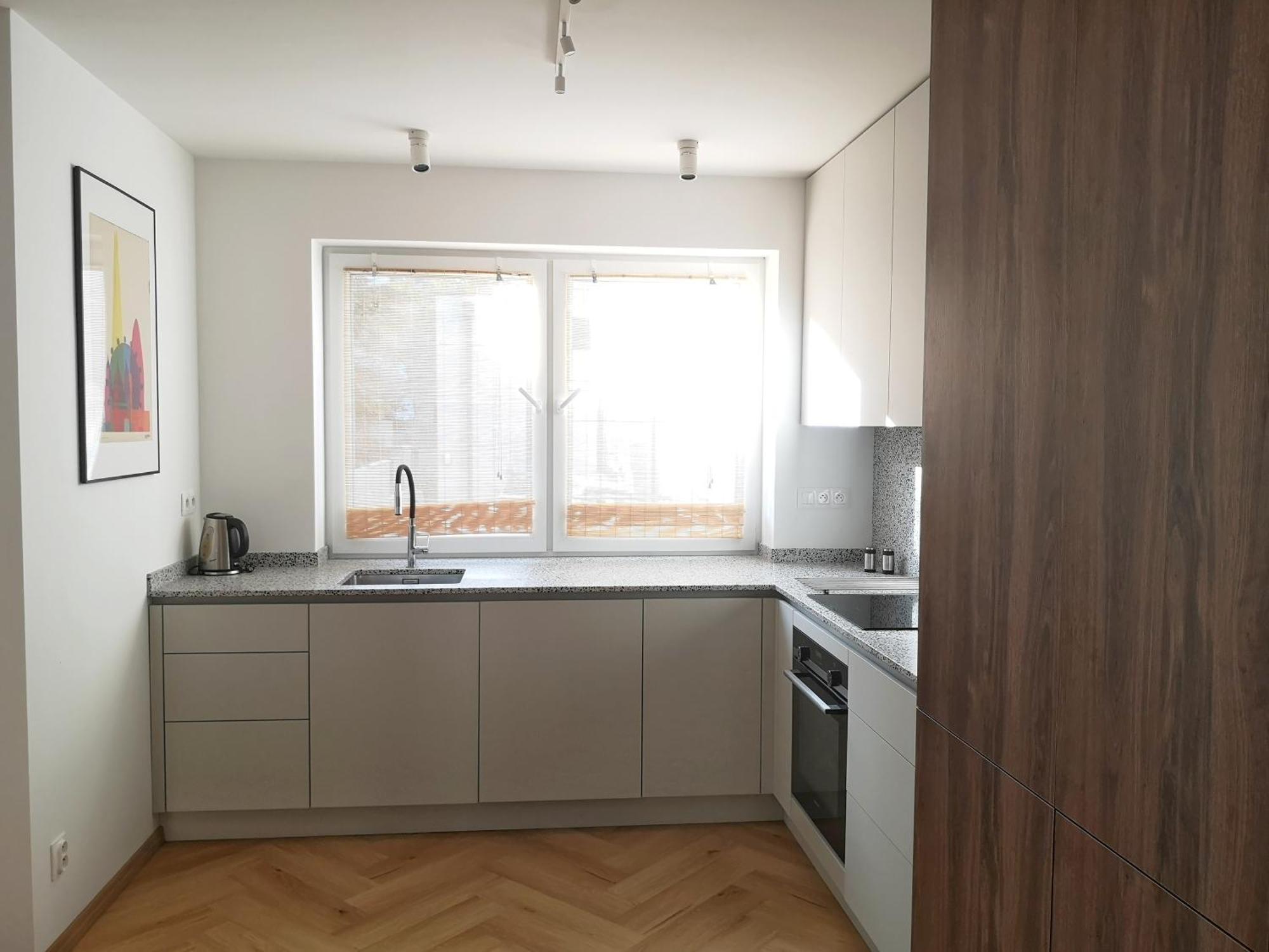 Beautiful New Apt In Old Town Near Train Station - Free Parking Bratislava Exterior foto